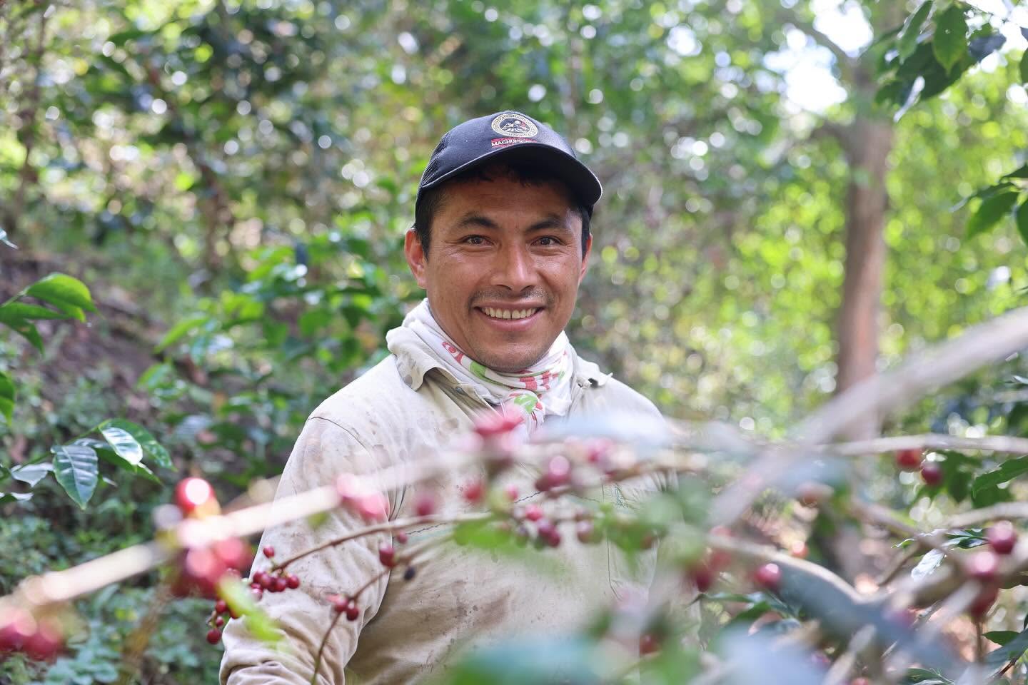 DWIGHT AGUILAR RED GESHA
